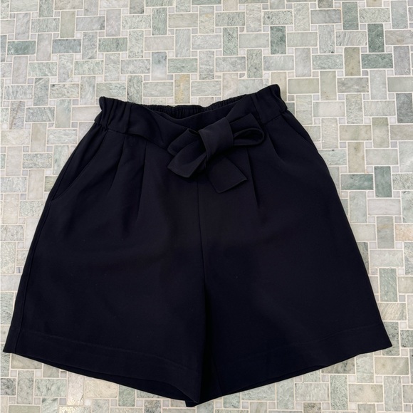 Lululemon Noir Black Belted Paper Bag Wide legs Pull on Shorts Women's Sz 4 - Picture 1 of 5